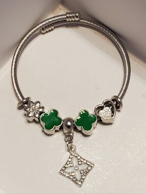 Stainless Steel Green Quatrefoil Clover & Heart Charm Adjustable Bangle Bracelet